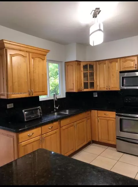 4165 W 6th Ct, Hialeah, FL 33012 photo 5