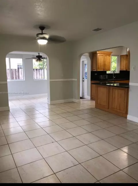4165 W 6th Ct, Hialeah, FL 33012 photo 2