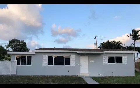 4165 W 6th Ct, Hialeah, FL 33012