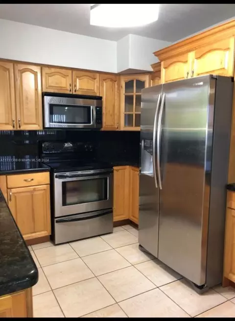 4165 W 6th Ct, Hialeah, FL 33012 photo 6