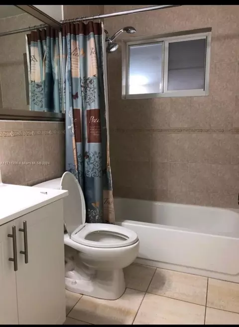 4165 W 6th Ct, Hialeah, FL 33012 photo 11