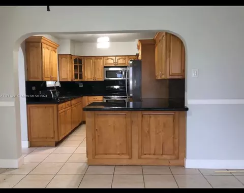 4165 W 6th Ct, Hialeah, FL 33012 photo 4