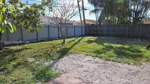 4165 W 6th Ct, Hialeah, FL 33012 photo 16