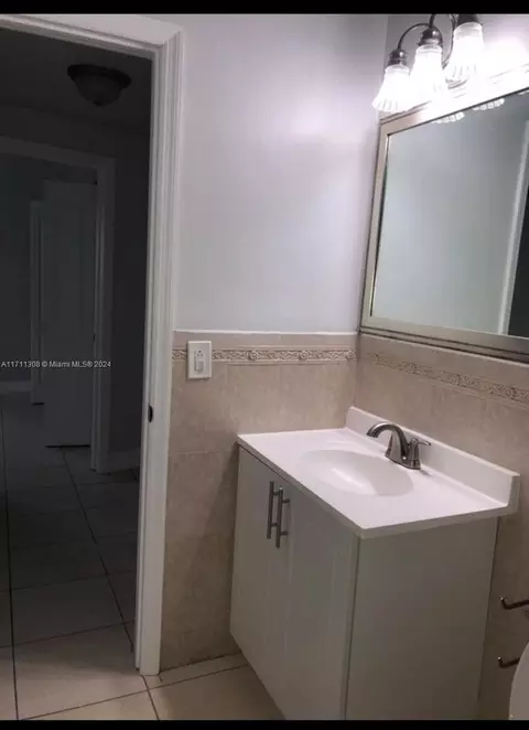 4165 W 6th Ct, Hialeah, FL 33012 photo 10