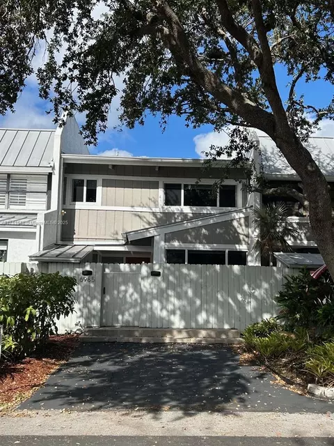 6985 SW 53rd Ln, Miami, FL 33155