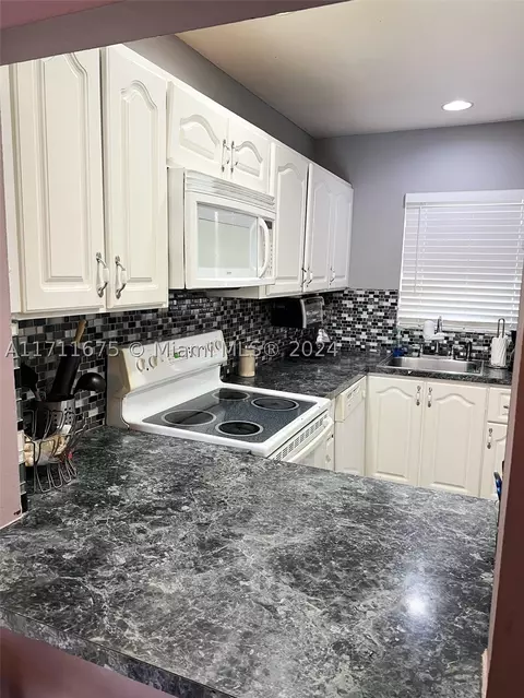 10851 SW 2nd St #K307, Sweetwater, FL 33174