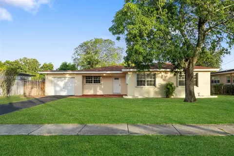 16 NW 42nd Ter, Plantation, FL 33317