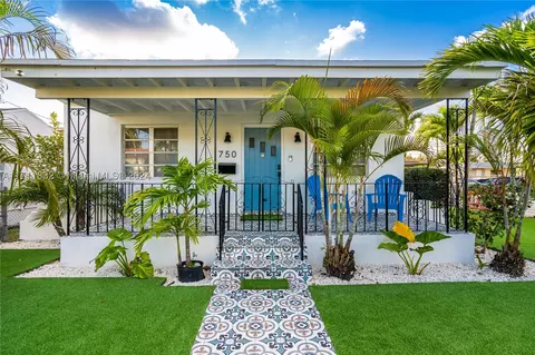 750 SW 10th St, Miami, FL 33130
