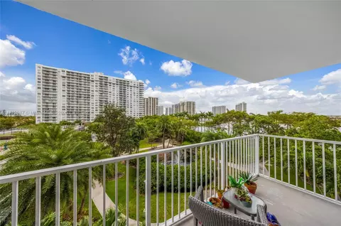 2801 NE 183rd St #410W, Aventura, FL 33160