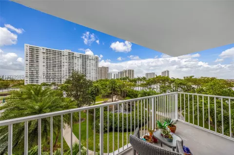 2801 NE 183rd St #410W, Aventura, FL 33160