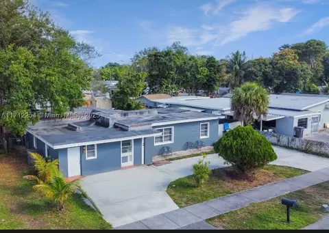 29 Edmund Rd, West Park, FL 33023