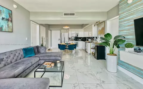 92 SW 3rd St #4411, Miami, FL 33130