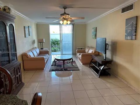 720 Collins Ave #404, Miami Beach, FL 33139