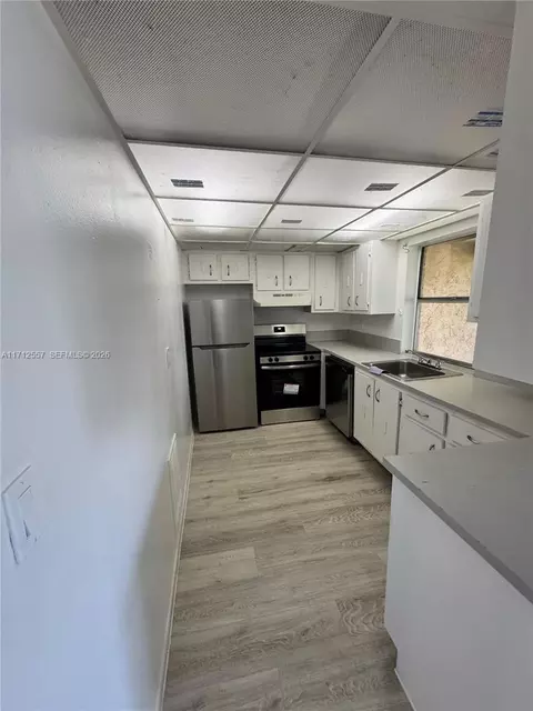 4241 NW 19th St #170, Lauderhill, FL 33313