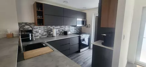 400 SE 10th St #204, Deerfield Beach, FL 33441