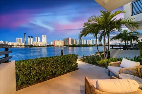4014 NE 167 St, North Miami Beach, FL 33160