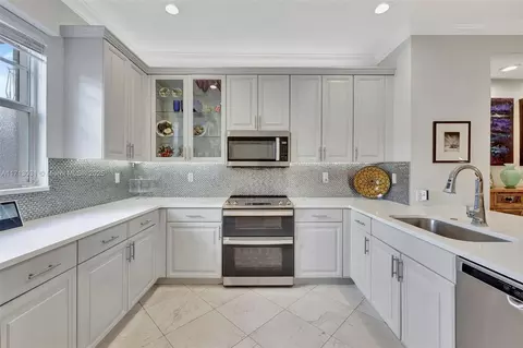 1033 NE 17th Way #704, Fort Lauderdale, FL 33304