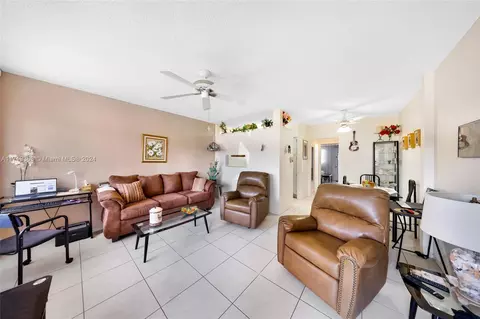 901 SW 11th Ave #3H, Hallandale Beach, FL 33009