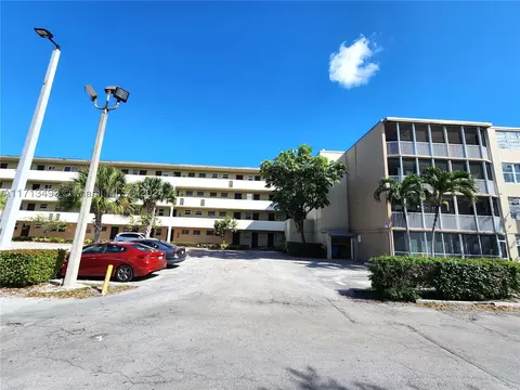 1690 NE 191st St #414-1, Miami, FL 33179