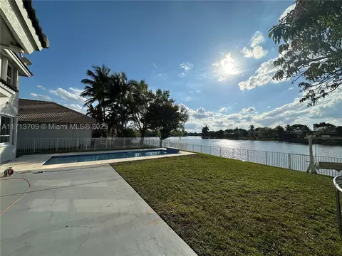 2048 NW 126th Ave, Pembroke Pines, FL 33028