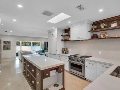 16111 W Troon Cir, Miami Lakes, FL 33014 photo 3