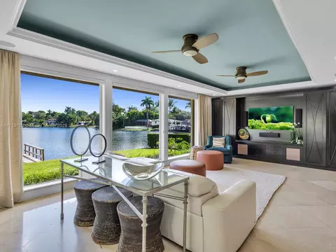 16111 W Troon Cir, Miami Lakes, FL 33014 photo 4