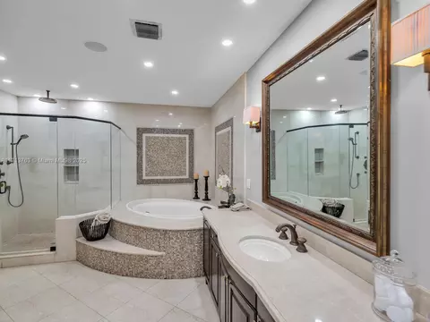 16111 W Troon Cir, Miami Lakes, FL 33014 photo 13