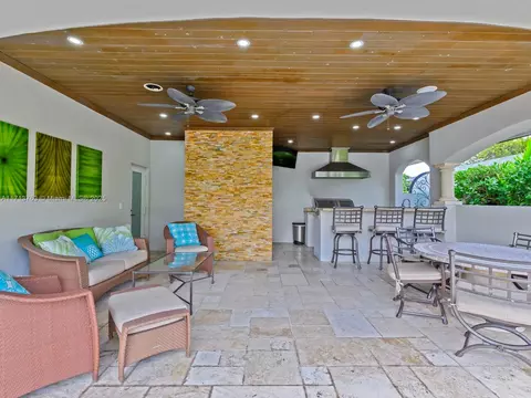 16111 W Troon Cir, Miami Lakes, FL 33014 photo 9