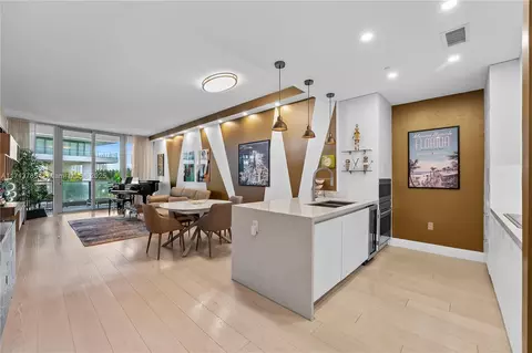 801 S Pointe Dr #303, Miami Beach, FL 33139