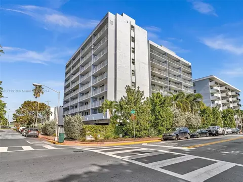 1045 10th St #906, Miami Beach, FL 33139