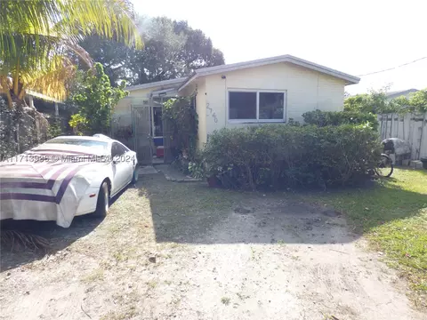 2740 NW 50th St, Miami, FL 33142