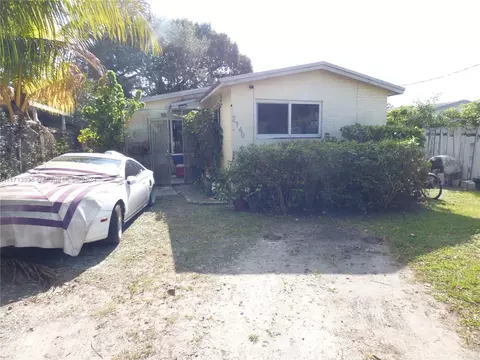 2740 NW 50th St, Miami, FL 33142