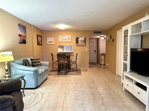 4850 NW 29th Ct #122, Lauderdale Lakes, FL 33313