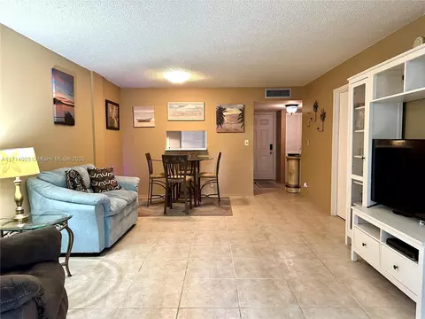 4850 NW 29th Ct #122, Lauderdale Lakes, FL 33313