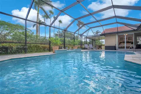 821 E Cypress Pointe Dr E, Pembroke Pines, FL 33027