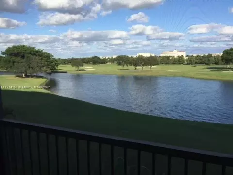 3300 W Rolling Hills Cir #406, Davie, FL 33328