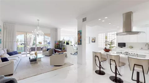 20870 NE 32nd Ave, Aventura, FL 33180
