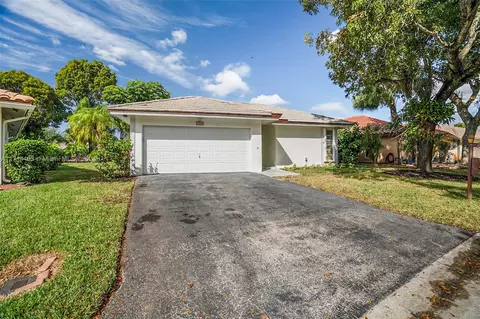 1762 Riverwood Ln, Coral Springs, FL 33071