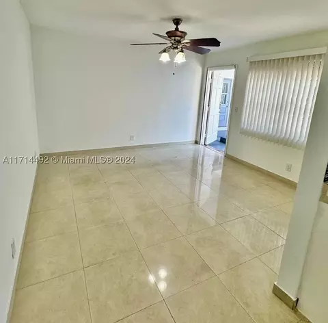 30 SE 4th Ave #116, Hallandale Beach, FL 33009