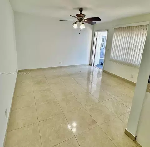 30 SE 4th Ave #116, Hallandale Beach, FL 33009