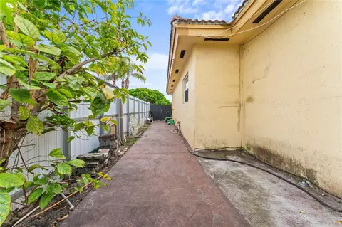 Exterior - 7050 W 4th Ln, Hialeah, FL 33014 photo 2 of 2