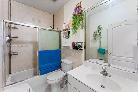 Bath - 7050 W 4th Ln, Hialeah, FL 33014 photo 1 of 2