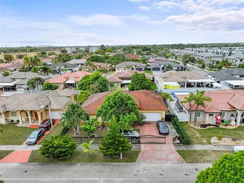View/Area - 7050 W 4th Ln, Hialeah, FL 33014 photo 4 of 4