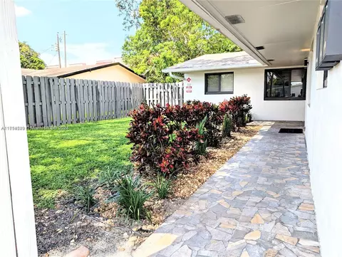 5601 NW 15th St, Lauderhill, FL 33313