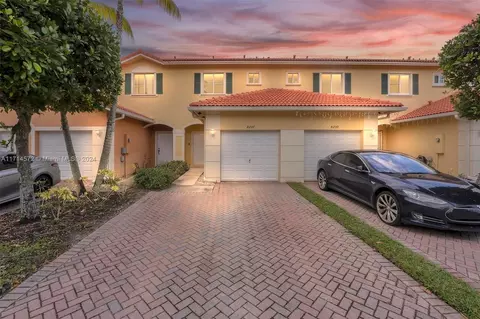 8207 Santa Monica Ter, Tamarac, FL 33321