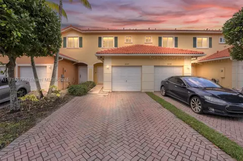 8207 Santa Monica Ter, Tamarac, FL 33321