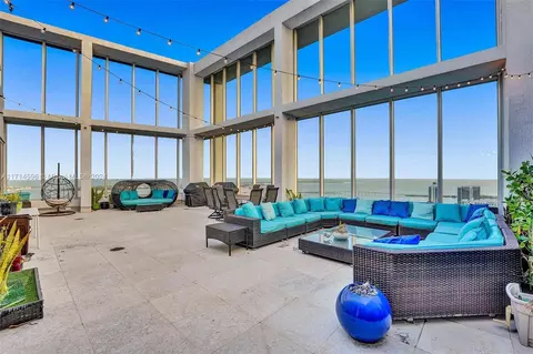495 Brickell Ave #PH-5701, Miami, FL 33131