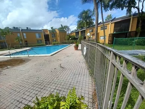 4471 Treehouse Ln #H, Tamarac, FL 33319