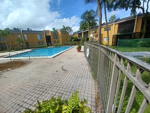 4471 Treehouse Ln #H, Tamarac, FL 33319