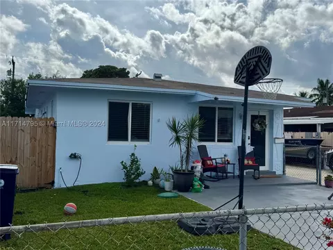 9228 SW 37th St, Miami, FL 33165